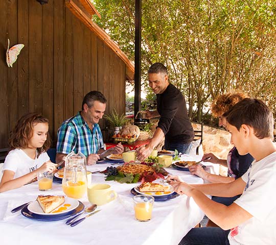 Exterior Casa Matapalacios porche con barbacoa Exterior Casa Matapalacios porche con barbacoa